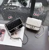 2026 Nuevo Modelo Bolso Cuadrado Estilo Chanel de Piel Genuina para Mujer con Cadena de Patrón de Diamantes, Bolso Cuadrado Pequeño Versátil de Moda para Hombro y Cruzado