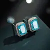 Brincos Geométricos de Zircônia Lapidada em Gelo Elegantes Franceses, Brilhantes e Chamativos, Brincos de Alta Qualidade com Pino de Prata S925 para Mulheres