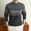 Suéter de otoño e invierno para hombres de mediana edad, engrosado y cálido, con cuello semi-alto, bloques de color, estilo de negocios ligero, tejido versátil para hombres