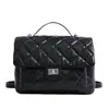 Mochila de moda de nicho acolchada de diamantes para mujer 2026 Otoño Nuevo Bolso cuadrado pequeño Bolso cruzado Alto nivel para el trabajo