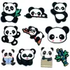 Serie de Osos Panda de Dibujos Animados Lindos Zapatos de Agujero de Combinación Versátil Diy Zapatos Deportivos Hebilla de Flor para Zapatos Caucho Blando de PVC