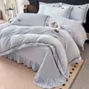 Juego de colcha de terciopelo de leche bordado engrosado, de cuatro piezas, para otoño e invierno, sábanas cálidas, funda de edredón y sábana bajera, creando una experiencia de ropa de cama lujosa y cómoda en el hogar.