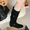 Botas Longas Retro Merlot com Aumento Interno de Altura Femininas 2026 Novo Estilo Botas Caídas Acima do Joelho Botas de Equitação Emagrecedoras