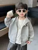 Jaqueta de Outono para Meninos 2026 Novo Estilo Coreano Moda Tendência Moletom com Capuz Jaqueta Casual Primavera e Outono