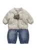 Conjunto de invierno para niño estilo coreano: chaqueta de plumón cálida al 90%, camiseta básica, jeans forrados de polar, ropa para niños