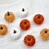 Adornos de Calabaza Personalizados de Espuma para Simulación Transfronteriza Venta al por Mayor Festival de la Cosecha Acción de Gracias Otoño Decoración del Hogar Calabazas de Terciopelo