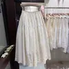 Colección Primavera 2026: Falda Midi de Algodón con Cintura Elástica y Borde de Encaje Bordado Estilo Artístico