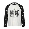 Camiseta de manga larga raglán con bloques de color y estampado de estrellas para hombre, estilo urbano con estampado de personaje de caballero, top casual de cuello redondo para primavera y otoño