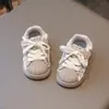 Outono 2026 Sapatos de Lona para Bebês Meninas Bico de Concha Sapatos Casuais para Crianças Pequenas Sapatos para Caminhar para Bebês Meninas Sapatos de Princesa Fofos