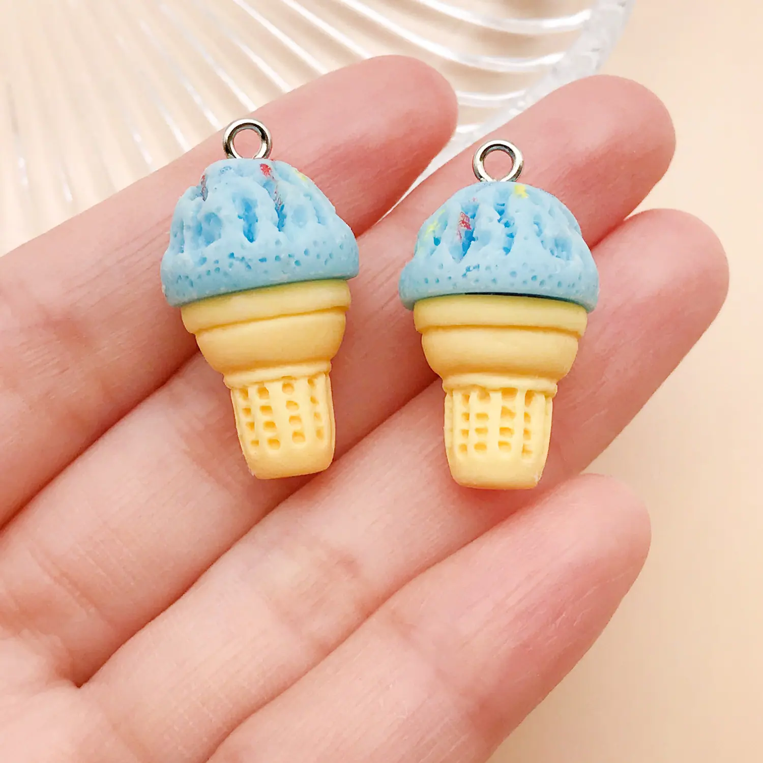 24761-P-湖蓝色树脂食玩甜筒冰淇淋28x15x15mm
