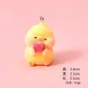 Muñeco de Peluche de Patito Amarillo Lindo de Moda Colgante Casa de Muñecas Adorno de Resina DIY 3D Colgante para Bolso de Coche Decoración