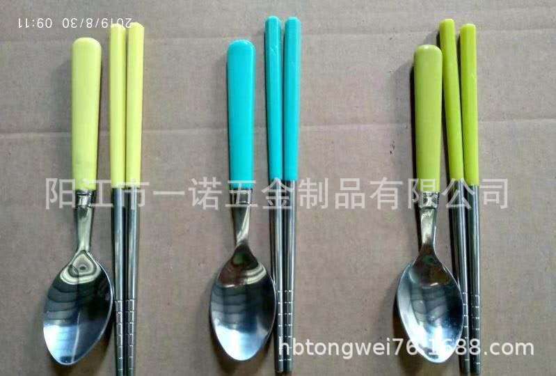 餐具黄叙辉现成的2.8元1套，盒子PP，筷子塑料ABs十30