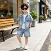 Conjunto de Verano para Niños Nuevo Estilo Coreano Street Style Niños Retro Mezclilla Solapa Manga Corta Ropa Conjunto de Tres Piezas Venta al por Mayor Moderno