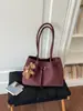 Bolsa Tote Sencilla para el Trabajo Mujer 2026 Otoño Nueva Llegada Color Sólido Elegante Alta Apariencia Diaria Bolso de Hombro Único Bajo el Brazo Mujer