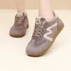 Zapatos de Entrenamiento de Malla Estilo Forrest Gump para Mujer de la Tribu Yue Otoño/Invierno, Nuevos, Modernos, Cómodos, con Cordones y Parches