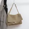 Bolsa de mão estilo Chanel em camurça, bolsa de ombro casual versátil, couro bovino de camada superior, bolsa tote feminina de grande capacidade para vendas transfronteiriças