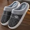 Nuevas Zapatillas de Invierno para Mujer con Superficie de PU para Uso en Interiores en Casa, Cálidas, Engrosadas, de Hilo Tejido, Algodón Postparto, Suela Gruesa de Felpa