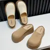 Chinelos Baotou para Mulheres, Novos Mules Slip-On Estilo Primavera 2026, Sandálias Deslumbrantes de Solado Grosso