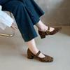 Zapatos Mary Jane vintage elegantes con cabeza cuadrada para mujer, nuevos zapatos de cuero cómodos de otoño e invierno 2024 con hebilla de una palabra
