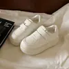 Tênis de Solado Grosso Estilo Coreano para Mulheres, Novo Modelo Primavera 2026, Tênis que Aumentam a Altura para Mulheres Baixas, Versátil Tênis Velcro Pão