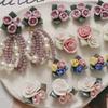 Color Cerámico Forma de Flor Rosa Perforado Moda Elegante Combinable Joyería para la Oreja Tocado para Mujer Colgante Accesorios DIY