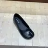 Zapatos para Mujer con Aumento Oculto de Altura y Diseño de Dedos Divididos, Nuevos Zapatos de Primavera 2026 de Nicho Estilo Pezuña de Caballo para Pulgar, Planos Plateados Estilo Pie de Cerdo