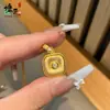 Colar Pingente Quadrado da Sorte e Segurança Banhado a Ouro para Mulheres, Gargantilha de Luxo Leve de Nicho em Ouro Imitação