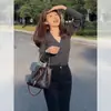 Elegante top de punto con cuello en V y manga larga para mujer, adecuado para figuras petite en primavera y otoño, top base vintage ajustado para invierno