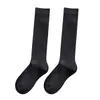 Calcetines de Invierno Otoño 2026 Estilo Universitario Nuevo, Hasta la Rodilla, Algodón Color Sólido Sin Costuras Versátiles Adelgazantes Arrugados para Mujer al por Mayor
