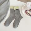 Meias Femininas Estilo Coreano Outono e Inverno Color-Blocking, Meias de Cano Médio com Etiquetas de Tecido, Meias Casuais Simples de Algodão da Moda Estilo Japonês