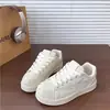 Mocasines gruesos de moda estilo campus para mujer, nuevo lanzamiento de moda casual de verano 2026, zapatillas deportivas beige de caña baja, tipo alemán