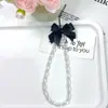 Estilo Lujo Ligero Cadena para Colgar Teléfono Móvil Nicho Cristal Perla Moño Negro Cordón Colgante de Cámara Portátil Hecho a Mano con Perlas