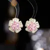 Nuevos Pendientes de Clip para Oreja Flor Estéreo de Zirconia Full Diamond de Otoño Super Brillantes Micro-Adornados Aspecto Adelgazante para Rostro Redondo Hebilla de Oreja Flor Grande para Mujer