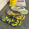 Em estoque chinelos masculinos para uso ao ar livre personalizados chinelos de praia sandálias masculinas personalizadas para estudantes antiderrapantes