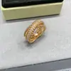 Anillo de Diamantes con Gema Incrustada, Anillo Doble Retorcido de Trébol de Cuatro Hojas V-Gold, Anillo de Diamantes con Montura Cruzada, Moda Europea y Americana, Lujo Ligero, Anillo Dos en Uno
