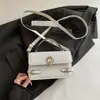 Bolsa Pequena de Mão de Luxo para Mulheres 2026 Nova Tendência Moda Versátil para o Dia a Dia Bolsa de Ombro Luxo Leve Elegante Bolsa Transversal