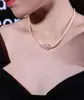 Cadena para clavícula mini de perlas estilo francés, delicada y sencilla, con un solo collar de perla barroca natural irregular.
