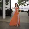 Vestido de Vacaciones en Isla Tailandesa Naranja con Huecos en la Cintura que Expone la Piel, de Cuello Halter para Mujer, Diseño de Verano con Abertura, Vestido Largo Sexy