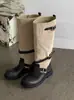 Botas longas femininas estilo europeu e americano vintage, bico redondo, camurça desgastada, com fivela, novo modelo inverno 2026, salto grosso, botas de equitação