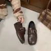 Sapatos Femininos Quadrados Retrô com Fivela e Bico Dividido, Sola Rasa, Pequenos Sapatos de Couro, Moda Outono 2026, Mocassins Slip-on, Sapatos Individuais