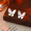 Pendientes de mariposa de lujo ligero de moda con incrustaciones de circonita y nácar blanco, estilo commuter, pendientes de metal elegantes para mujer