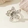Anillo de metal floral cruzado europeo y americano más vendido de lujo ligero de alta gama, anillo abierto ajustable de flor de cinco pétalos, joyería