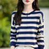 Novo top de tricô listrado com blocos de cor e gola redonda para outono e inverno, versão coreana elegante e moderna, modelagem solta, camada interna quente