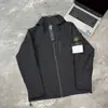 Chaqueta con capucha funcional de insignia de piedra de alta gama transfronteriza, abrigo softshell resistente a tres elementos para exteriores, Isla