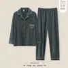 Pijama de otoño e invierno para hombre, hecho con felpa cepillada para mayor calidez y una sensación lujosa, un conjunto cómodo y elegante para estar en casa para hombres, adecuado para primavera y otoño