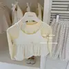 LeEn Bolinhos de Creme de Leite para Bebê! Conjunto de Três Peças para Meninas - Amarelo Outono, Camisola Base, Blusa com Babados e Calça de Bolinhas