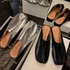 Pantuflas Retro Baotou para Mujer Ropa de Exterior Nueva Primavera y Verano 2024 Zapatos Planos de Cuero Genuino con Punta Dividida Estilo Cerdo Perezoso
