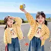 Jaqueta Amarela de Bolinhas Estilo Coreano para Meninas Estilo Primavera/Outono 2026 Nova Chegada Moda Infantil Jaqueta Estilosa para Menininha Top