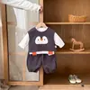 Roupas de Bebê, Roupa de Outono, Conjunto Dividido de Novo Estilo para Meninos, Bebês de Um Ano, Conjunto Elegante de Três Peças para Passeios na Primavera e Outono