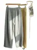Un par de pantalones de invierno - forrados de polar, engrosados y diseñados para usarse en dos direcciones. Estos pantalones casuales cuentan con cintura elástica, corte holgado, pierna recta y pierna ancha.. Pantalones de chándal de invierno para mujer, modelo H090716